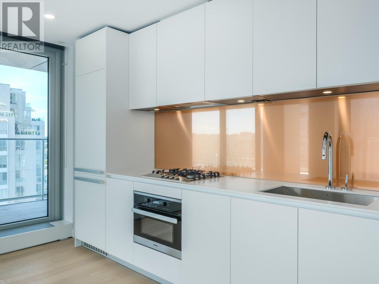 Listing Picture 8 of 22 : 2102 1480 HOWE STREET, Vancouver / 溫哥華 - 魯藝地產 Yvonne Lu Group - MLS Medallion Club Member