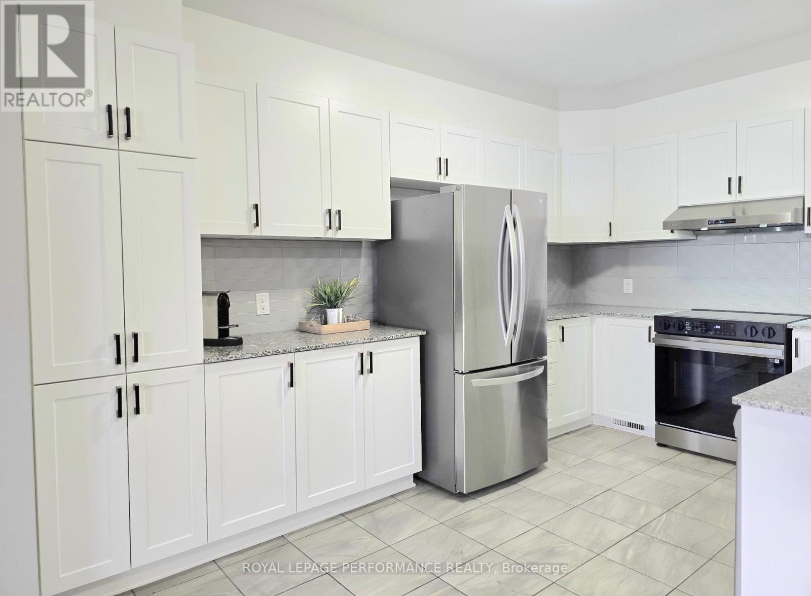 823 Kiniw Private, Ottawa, Ontario  K1K 5A3 - Photo 14 - X12092960