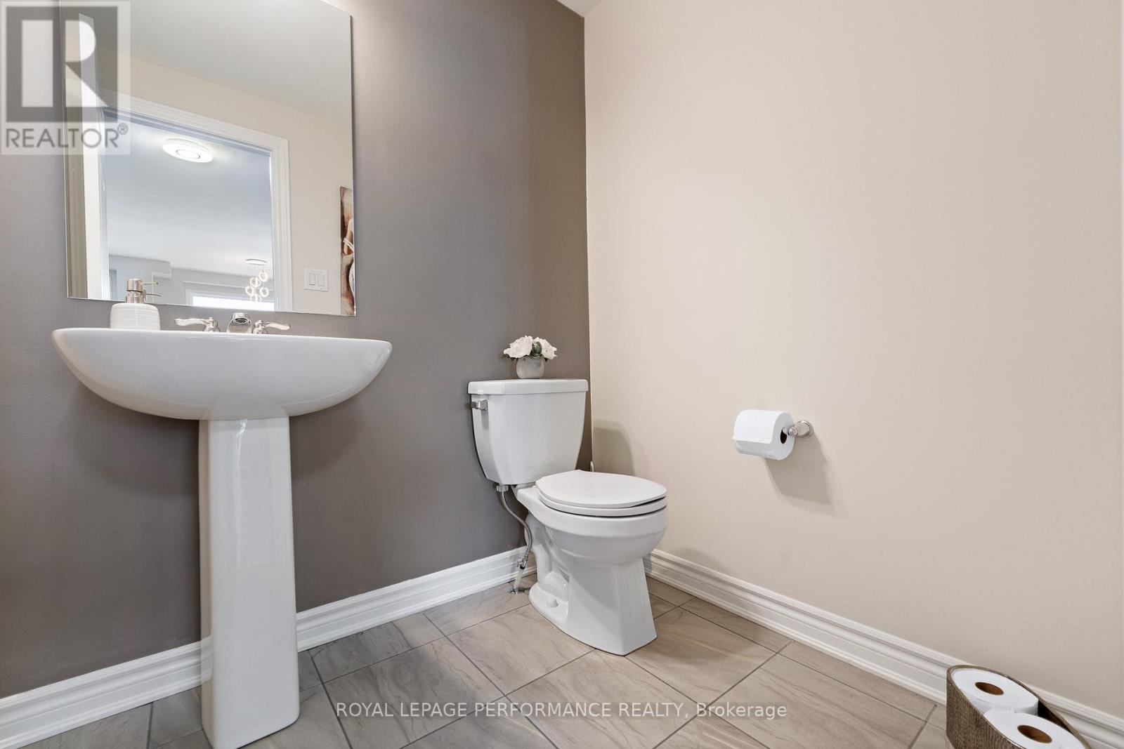 823 Kiniw Private, Ottawa, Ontario  K1K 5A3 - Photo 21 - X12092960