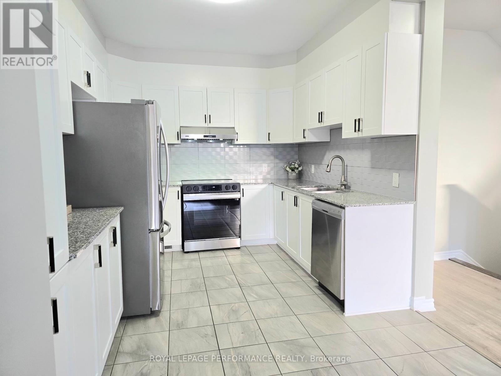 823 Kiniw Private, Ottawa, Ontario  K1K 5A3 - Photo 13 - X12092960