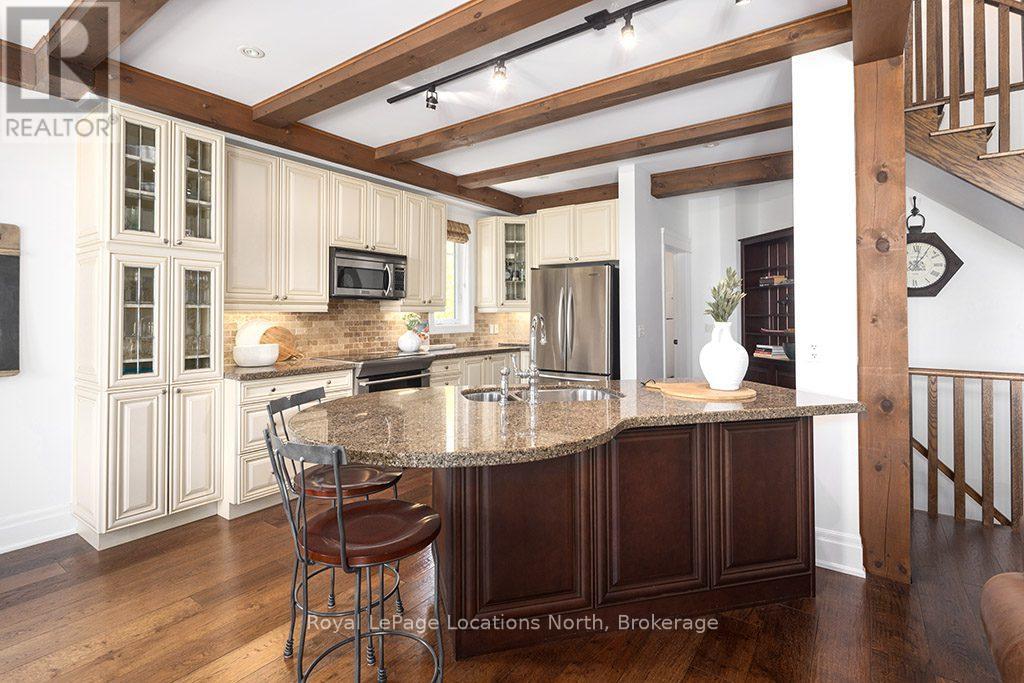 135 East Ridge Drive, Blue Mountains, Ontario N0H 2P0 - Photo 7 - X12047825