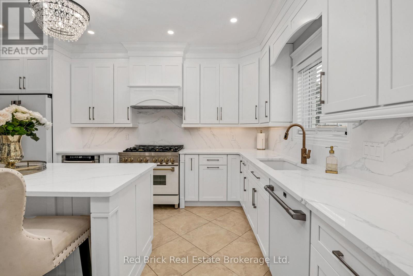 435 Country Club Drive, Windsor, Ontario  N9G 3G9 - Photo 12 - X12093023