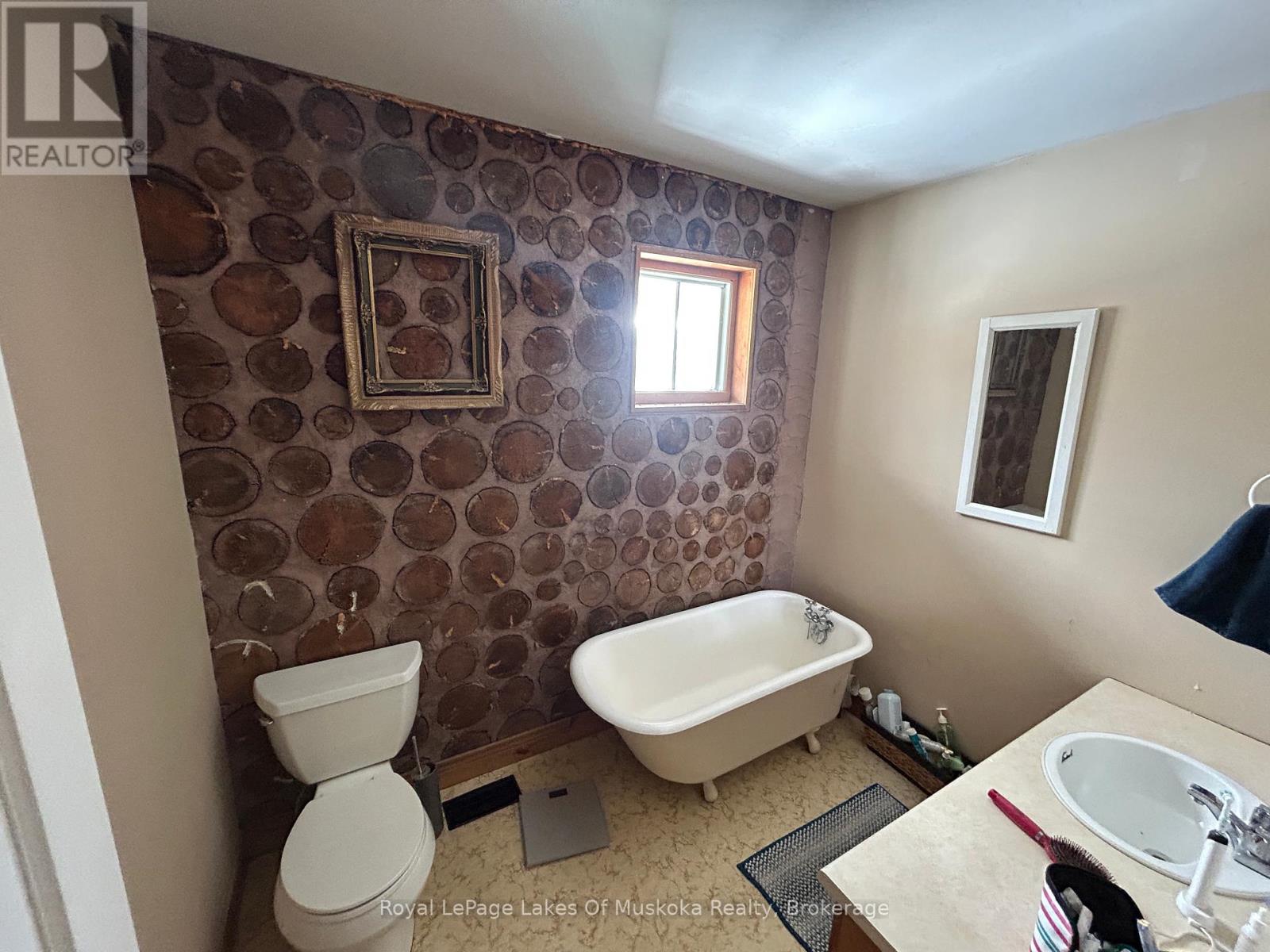 1807 Old Muskoka Road, Huntsville, Ontario  P0B 1M0 - Photo 13 - X12073913
