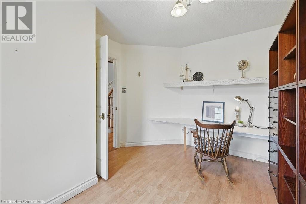 2025 Foster Court, Burlington, Ontario  L7P 4P4 - Photo 7 - 40707353