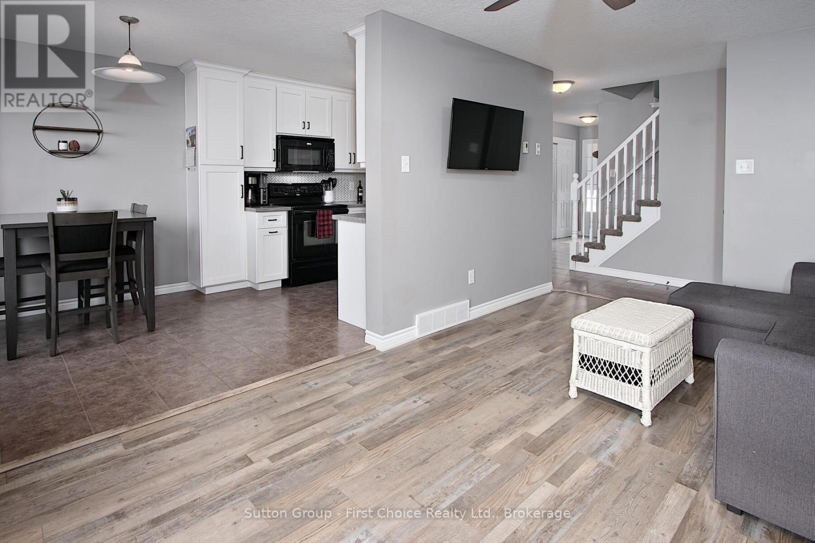 280 Railway Avenue, Stratford, Ontario  N5A 2J4 - Photo 11 - X12092176