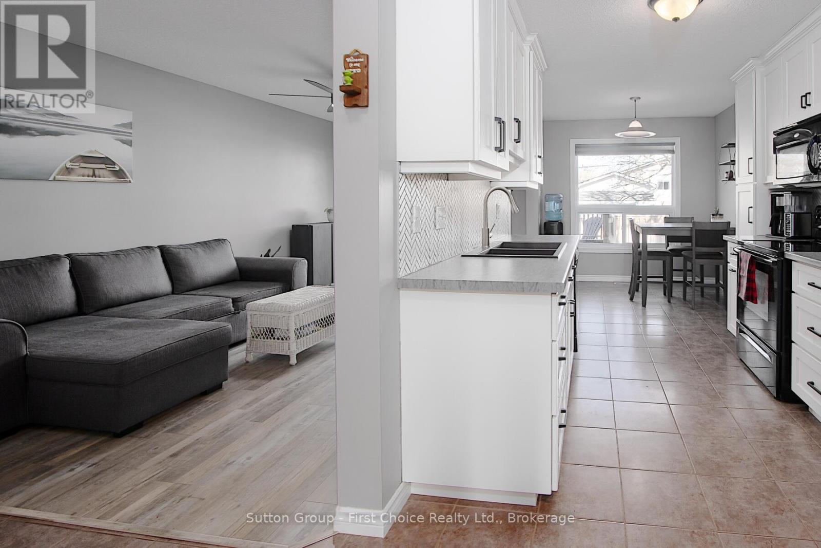 280 Railway Avenue, Stratford, Ontario  N5A 2J4 - Photo 7 - X12092176