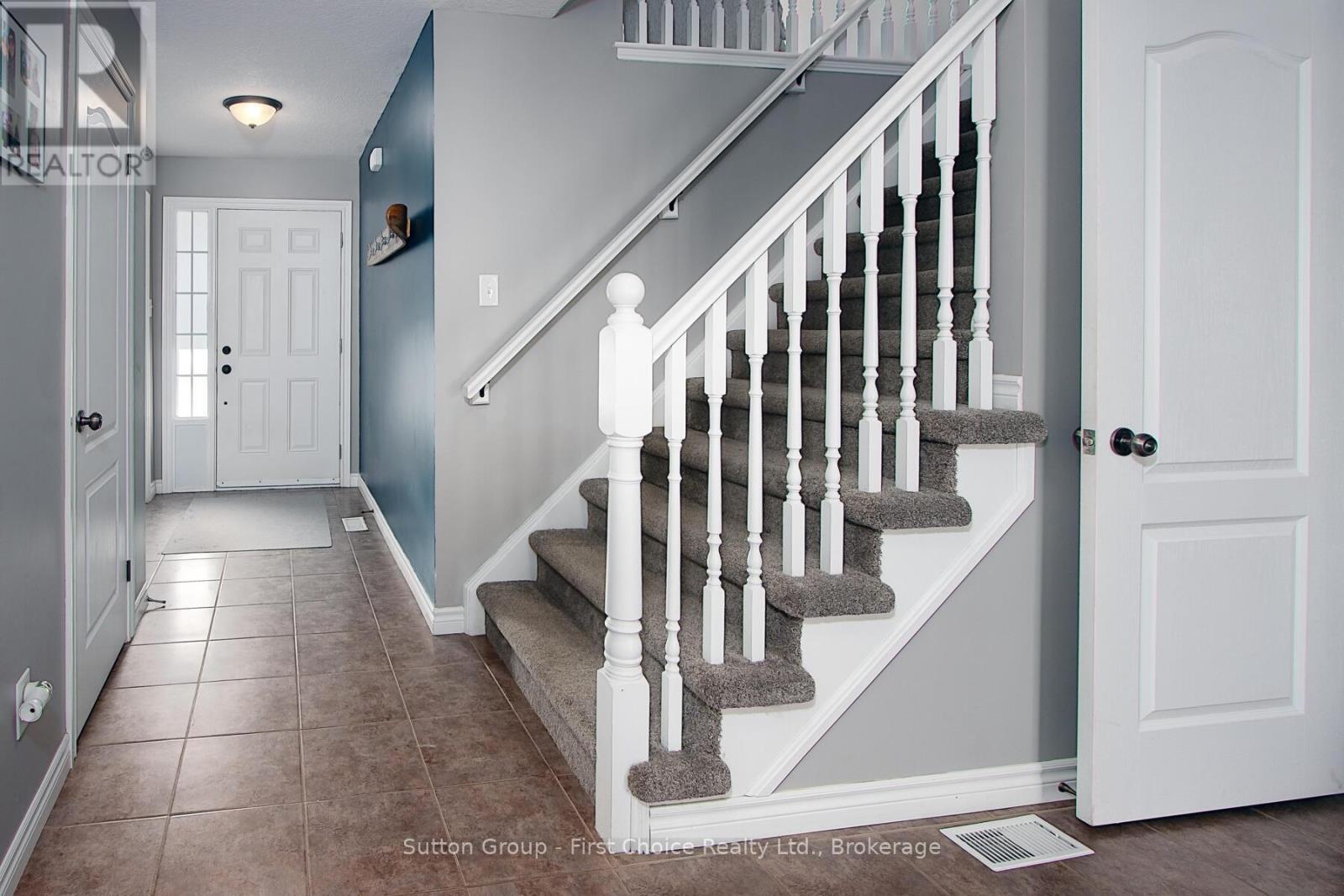 280 Railway Avenue, Stratford, Ontario  N5A 2J4 - Photo 5 - X12092176