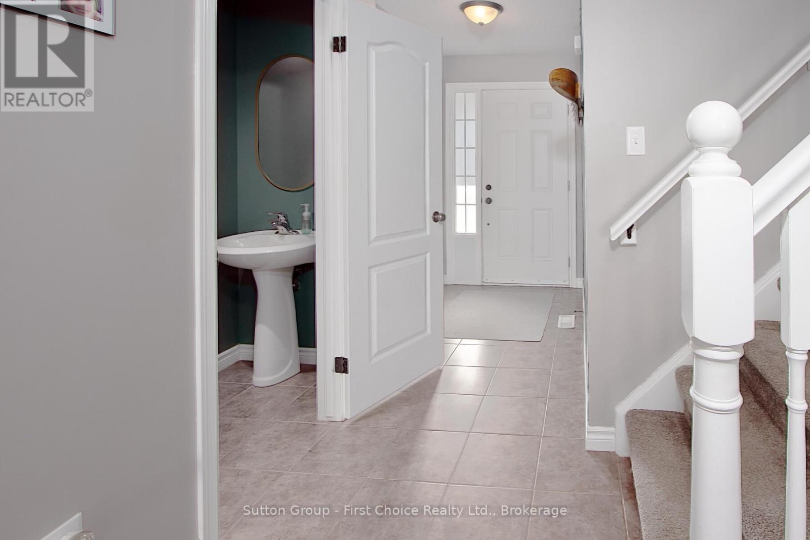280 Railway Avenue, Stratford, Ontario  N5A 2J4 - Photo 6 - X12092176