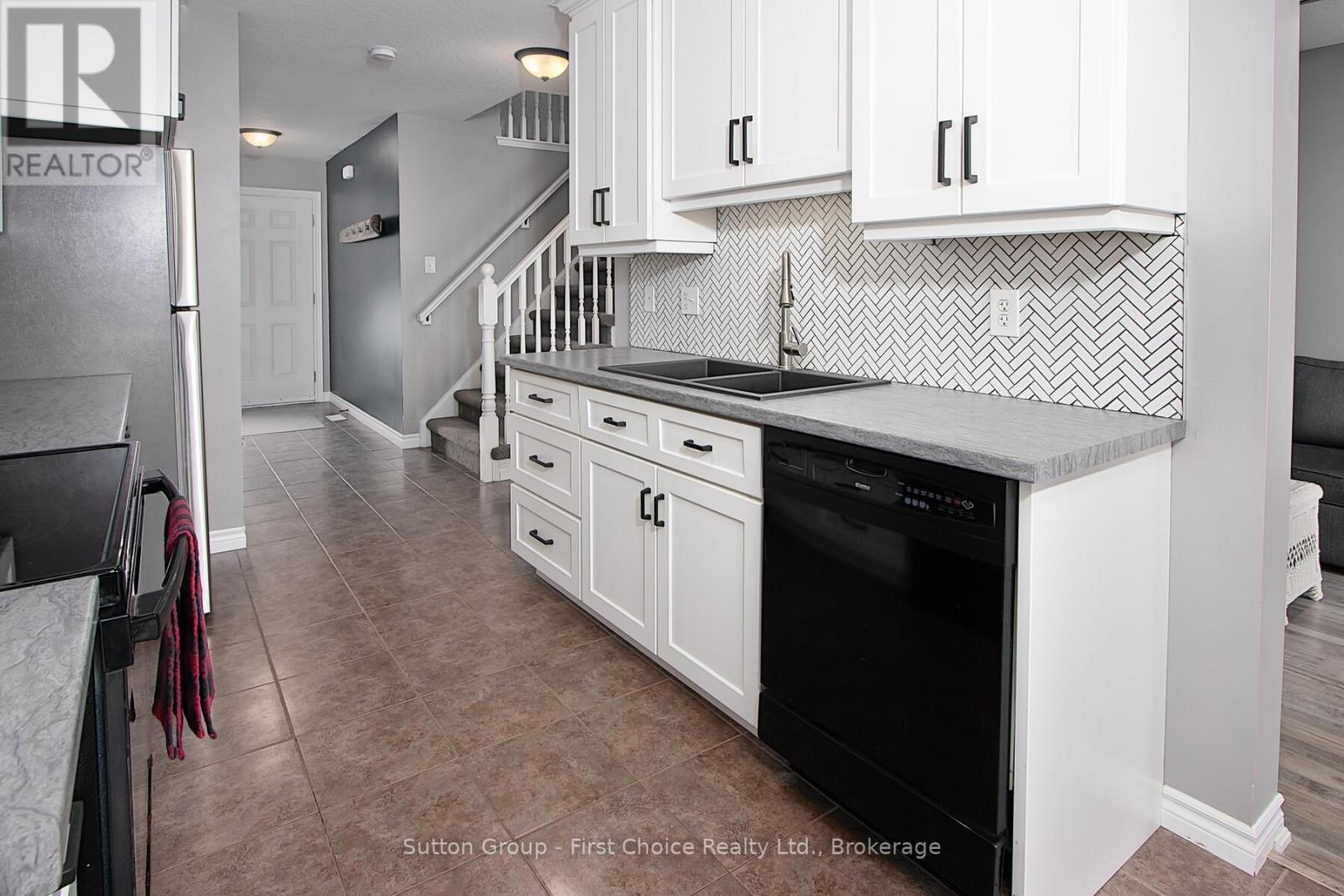 280 Railway Avenue, Stratford, Ontario  N5A 2J4 - Photo 9 - X12092176