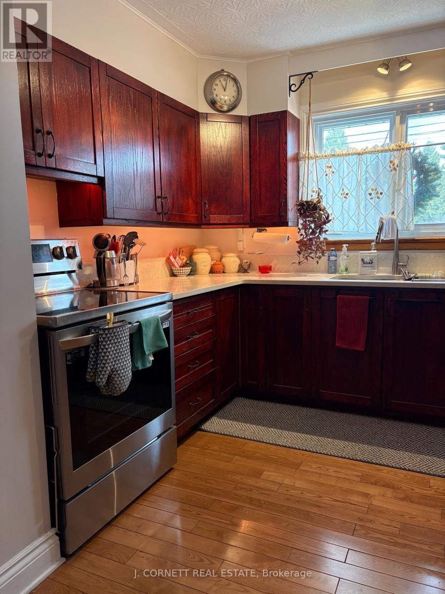 Property at 1004 PESCOD STREET image 2
