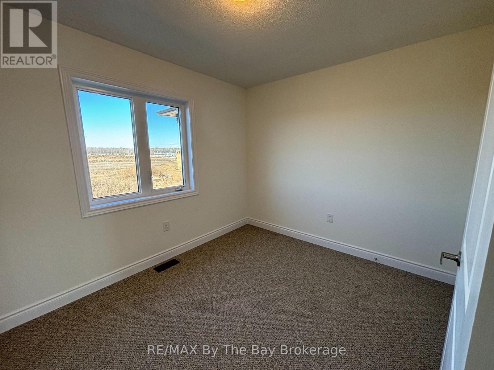 15 Carriage Lane, Wasaga Beach, Ontario  L9Z 0L8 - Photo 11 - S12093155