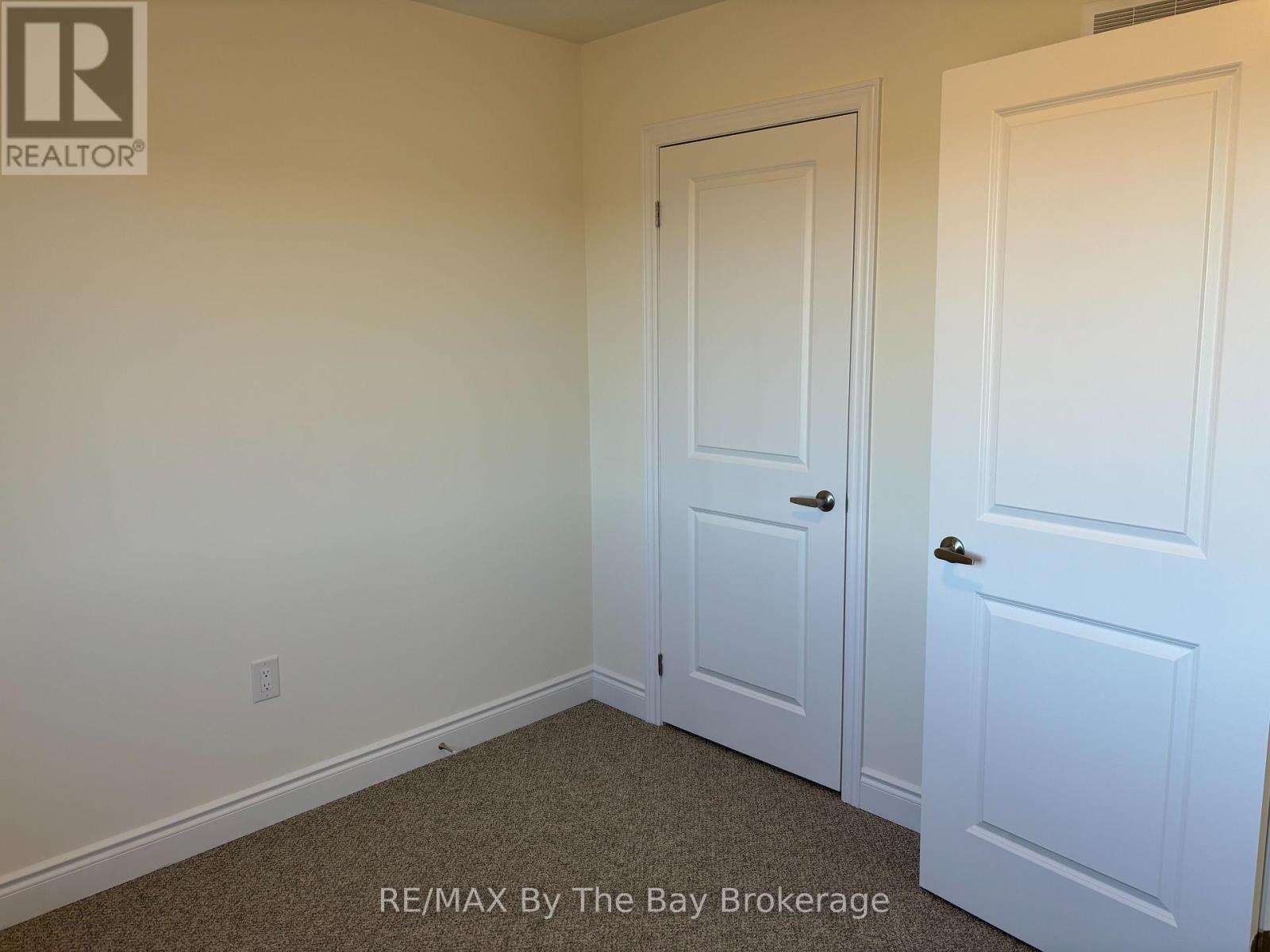 15 Carriage Lane, Wasaga Beach, Ontario  L9Z 0L8 - Photo 12 - S12093155