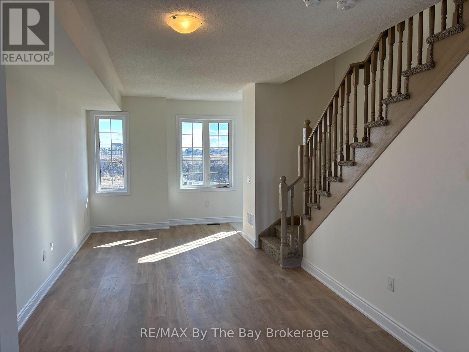 15 Carriage Lane, Wasaga Beach, Ontario  L9Z 0L8 - Photo 4 - S12093155