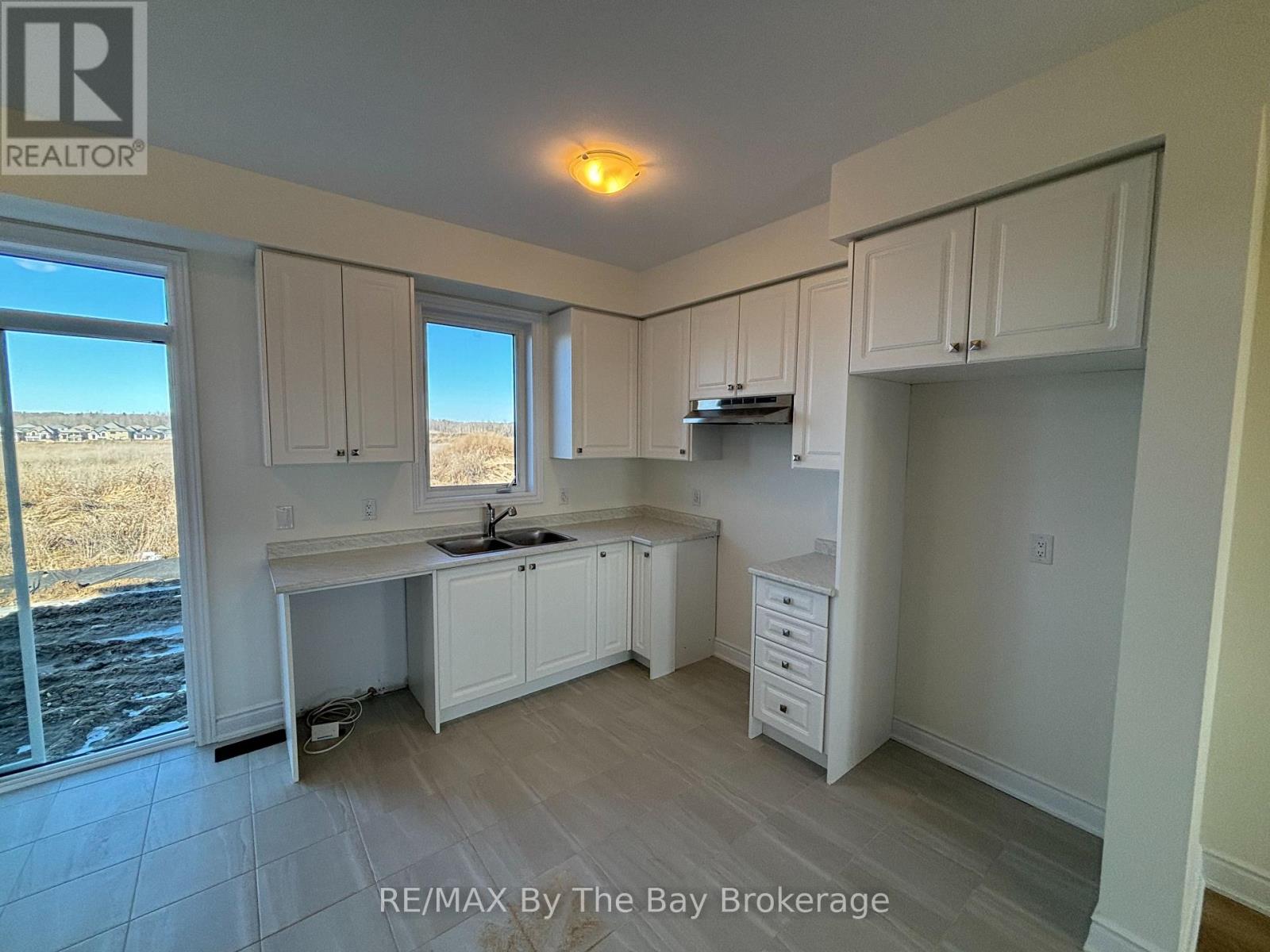 15 Carriage Lane, Wasaga Beach, Ontario  L9Z 0L8 - Photo 6 - S12093155