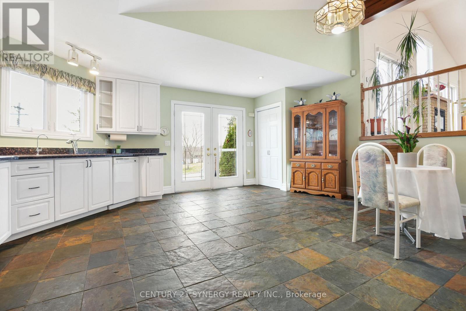 Property at 220 ALBERT STREET image 4