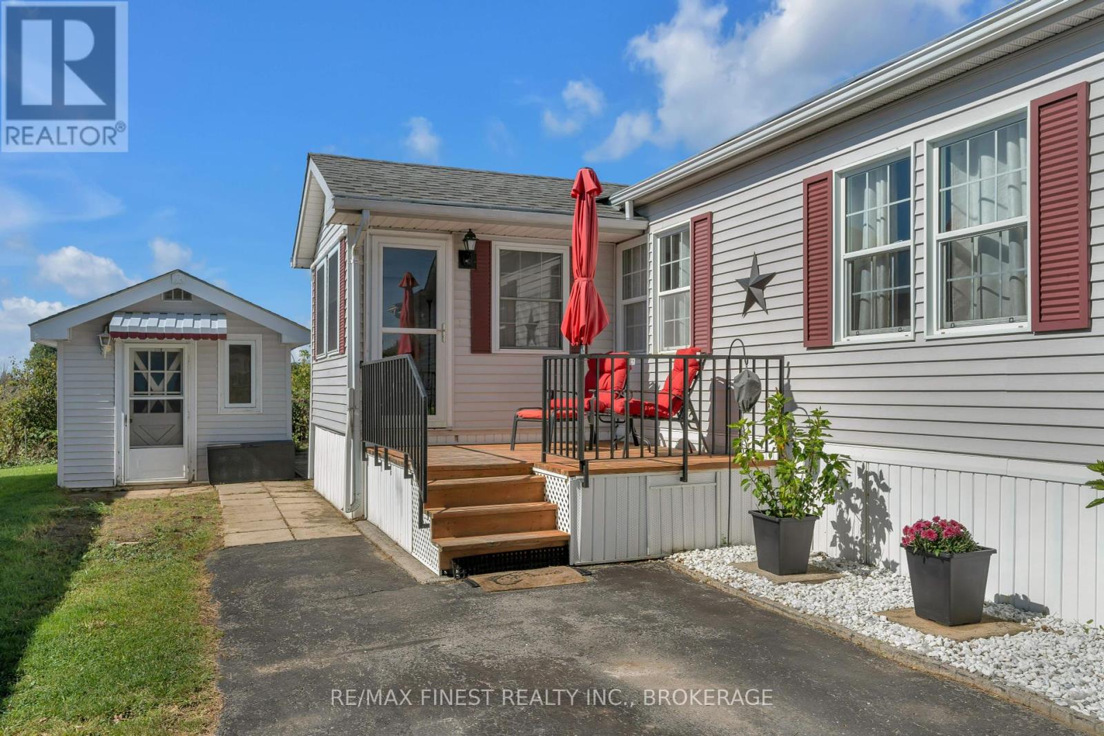 17 Elm Street, Greater Napanee, Ontario  K7R 0E9 - Photo 3 - X12093196