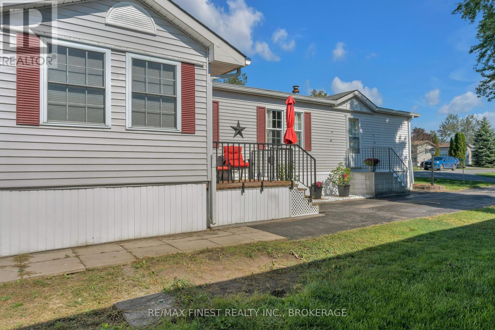 17 Elm Street, Greater Napanee, Ontario  K7R 0E9 - Photo 4 - X12093196