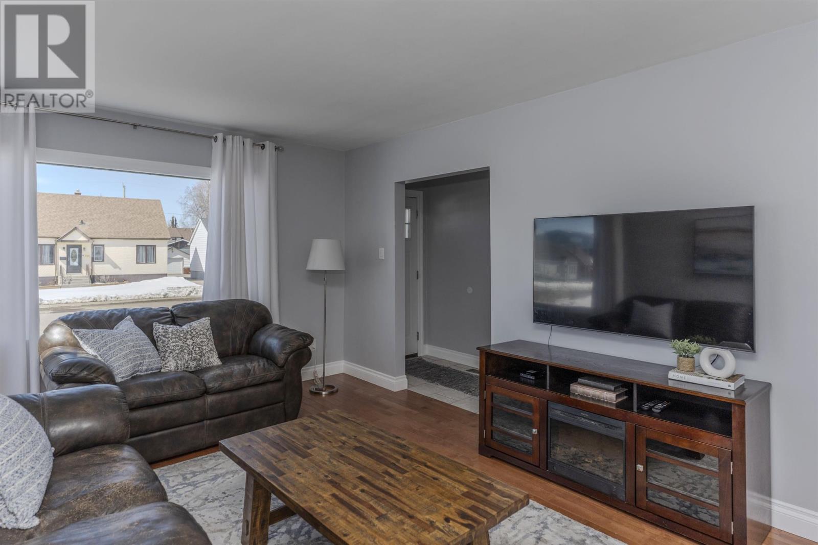 Property at 738 Bessie AVE image 3