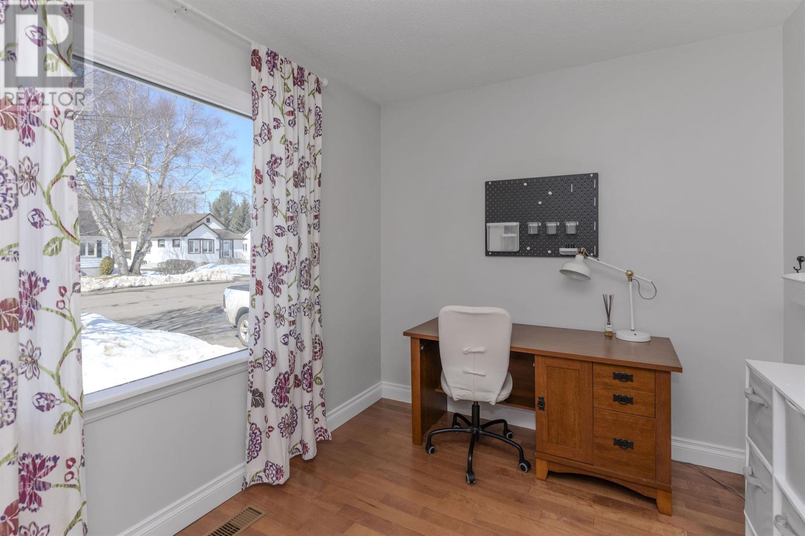 738 Bessie Ave, Thunder Bay, Ontario  P7E 1X3 - Photo 9 - TB250741