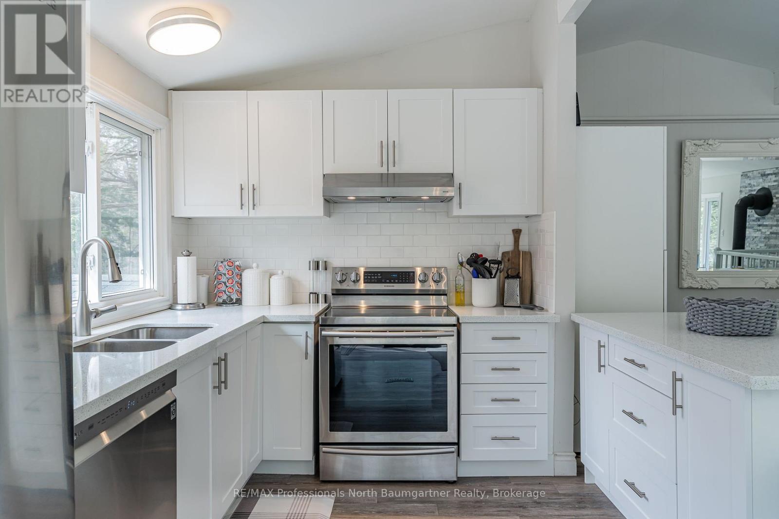 2988 Loop Road, Highlands East, Ontario  K0L 3C0 - Photo 15 - X12093164