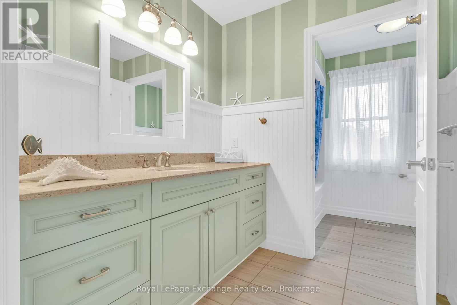 82 Bell Drive, Huron-Kinloss, Ontario  N2Z 0B3 - Photo 37 - X12093171