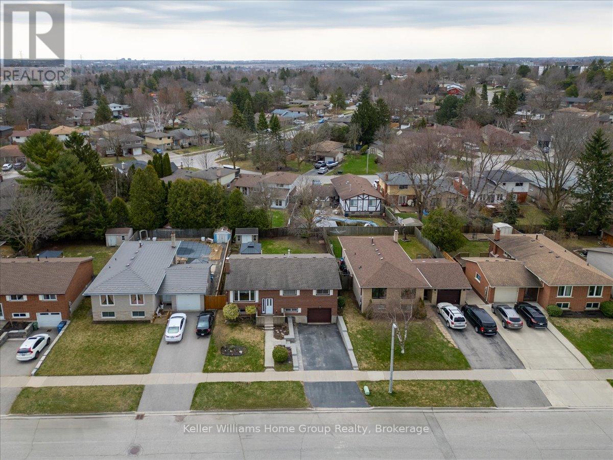 18 Matthew Drive, Guelph, Ontario  N1H 7L7 - Photo 5 - X12093193