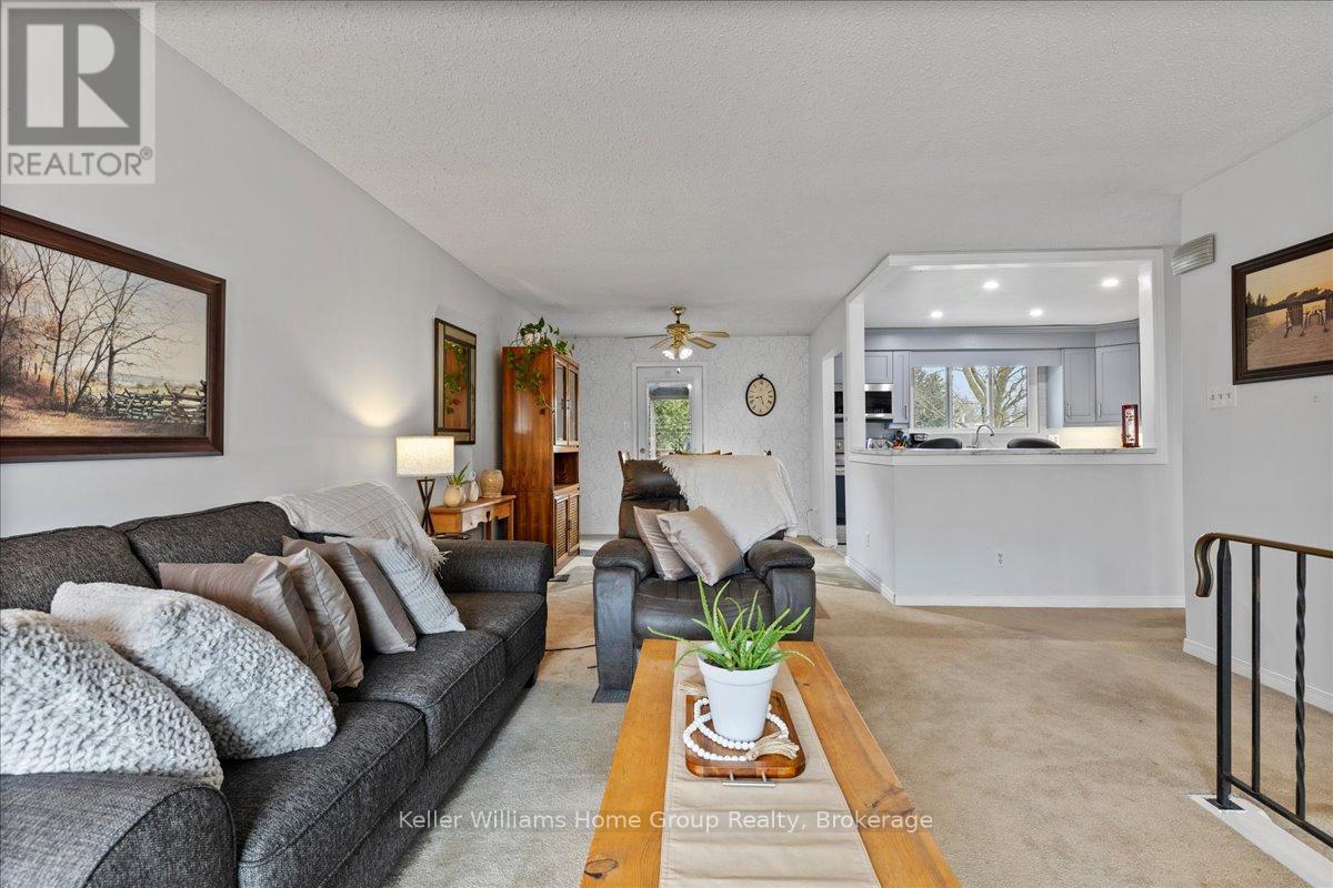 18 Matthew Drive, Guelph, Ontario  N1H 7L7 - Photo 8 - X12093193