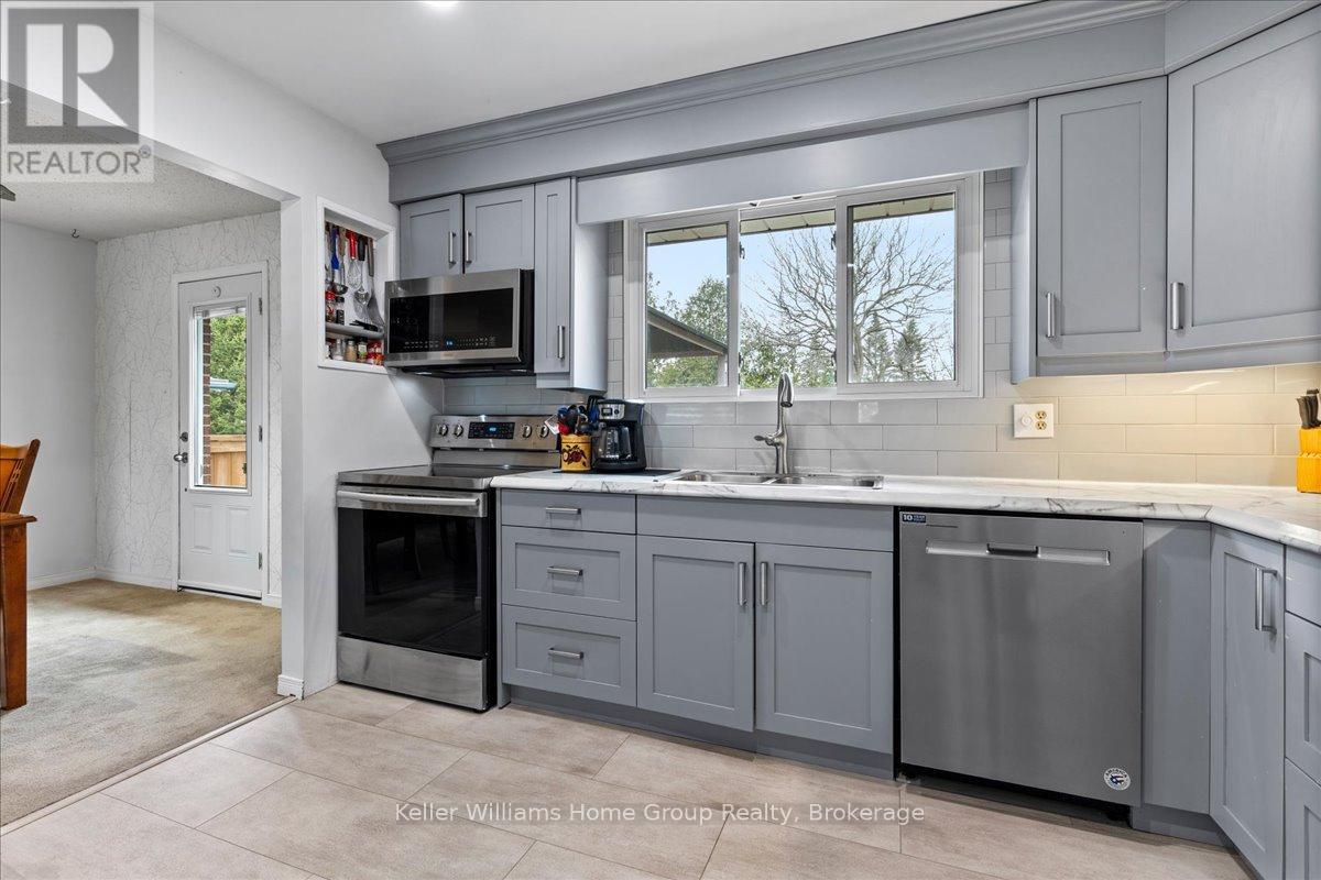 18 Matthew Drive, Guelph, Ontario  N1H 7L7 - Photo 9 - X12093193