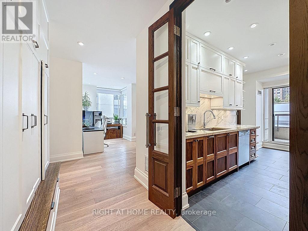 Property at 316 - 5 NORTHTOWN WAY image 4