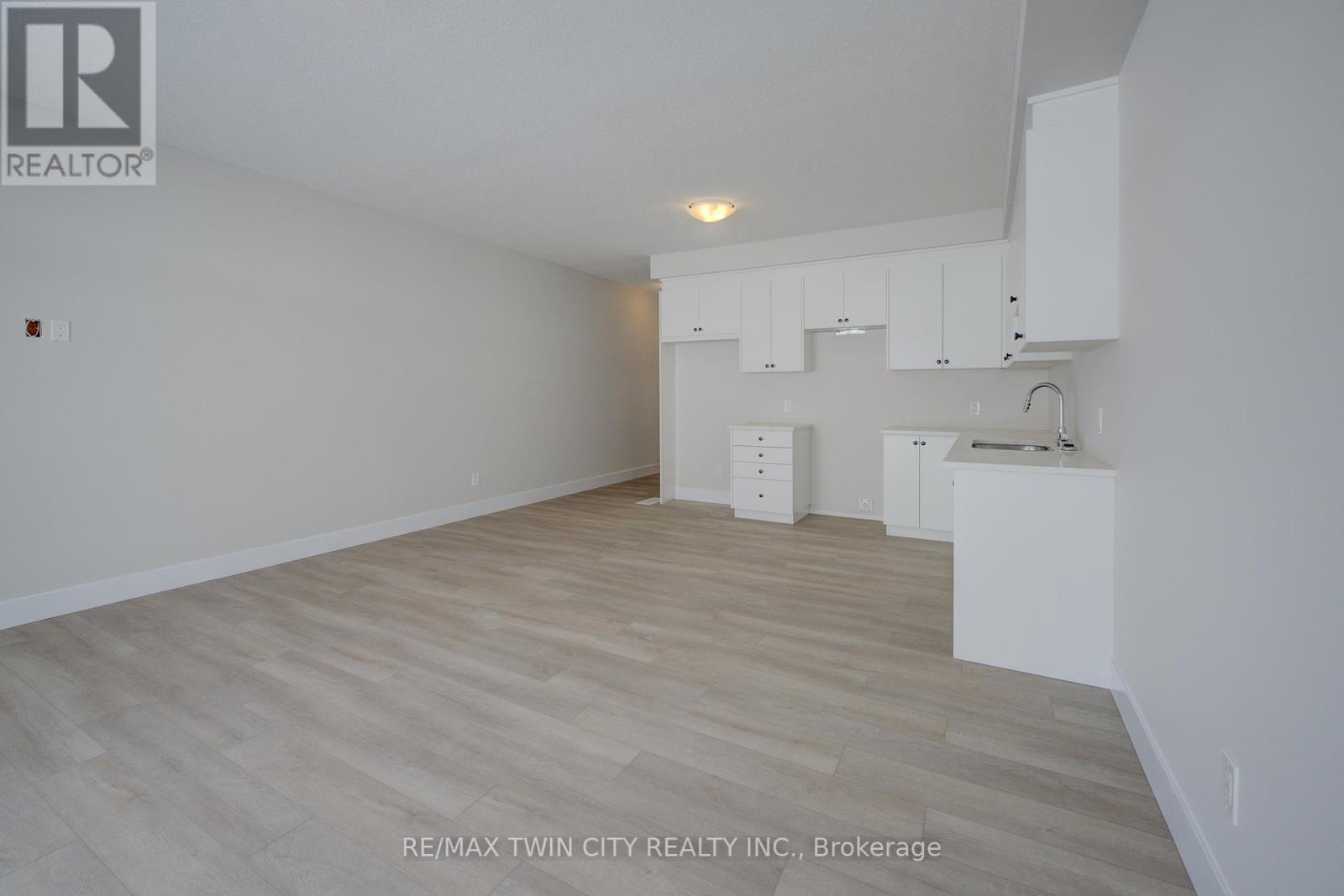 167 Dunnigan Drive, Kitchener, Ontario  N2B 0B1 - Photo 9 - X12016622