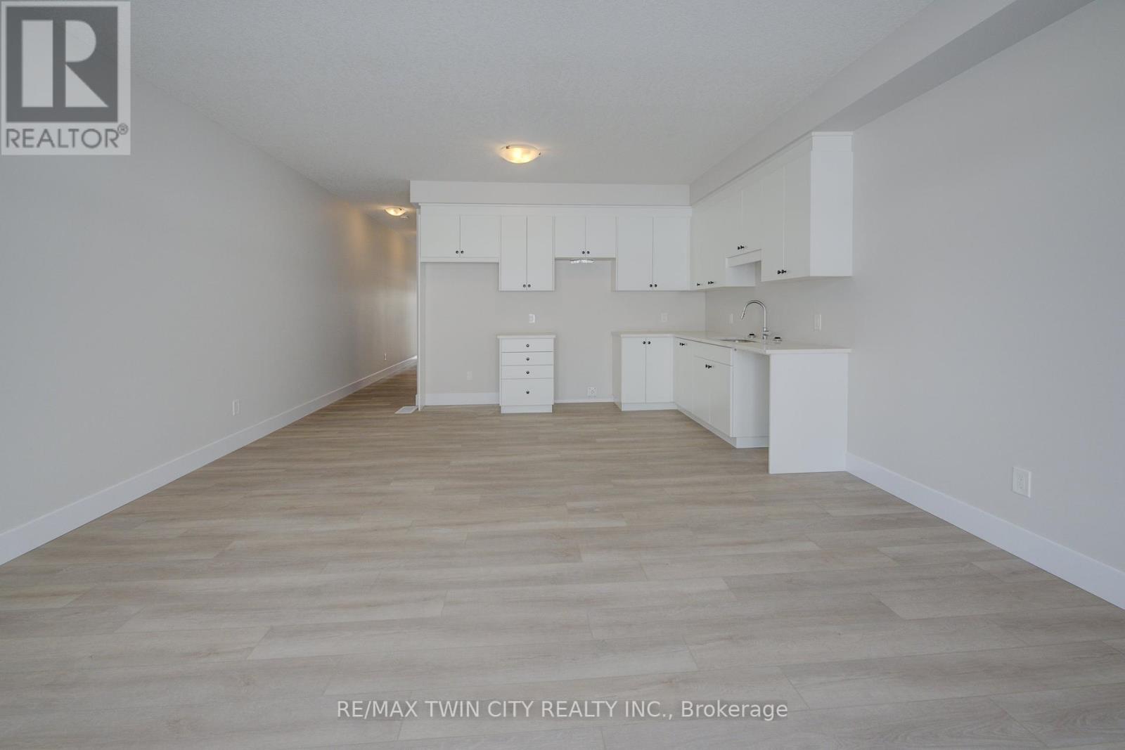 167 Dunnigan Drive, Kitchener, Ontario  N2B 0B1 - Photo 8 - X12016622