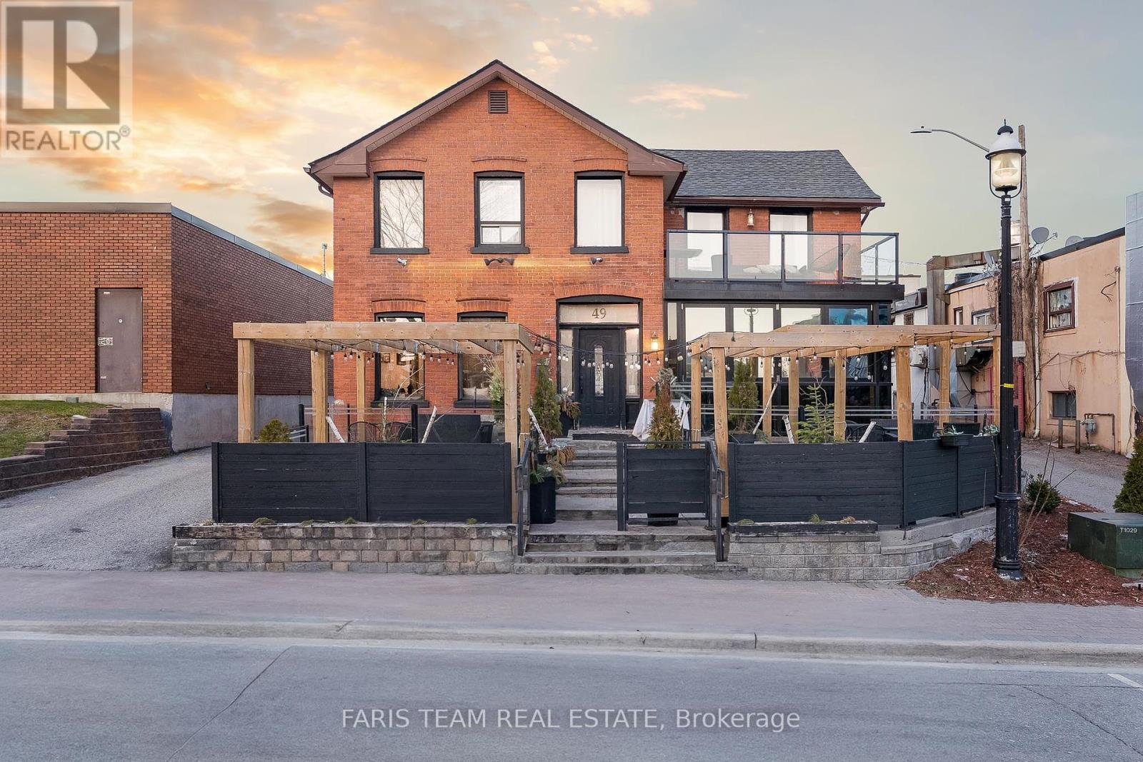 49 MARY STREET, Barrie, Ontario