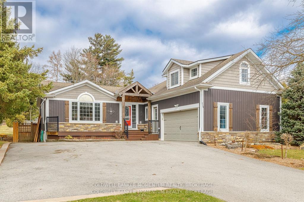 719 Welland Road, Pelham (Fenwick), Ontario  L0S 1C0 - Photo 1 - X12093208