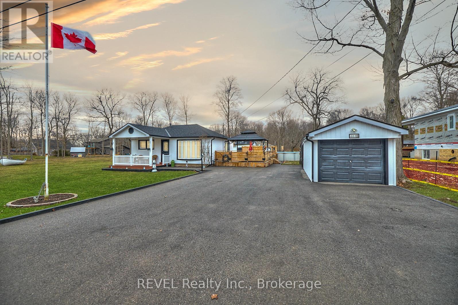 Property at 4875 MAPLEVIEW CRESCENT image 1