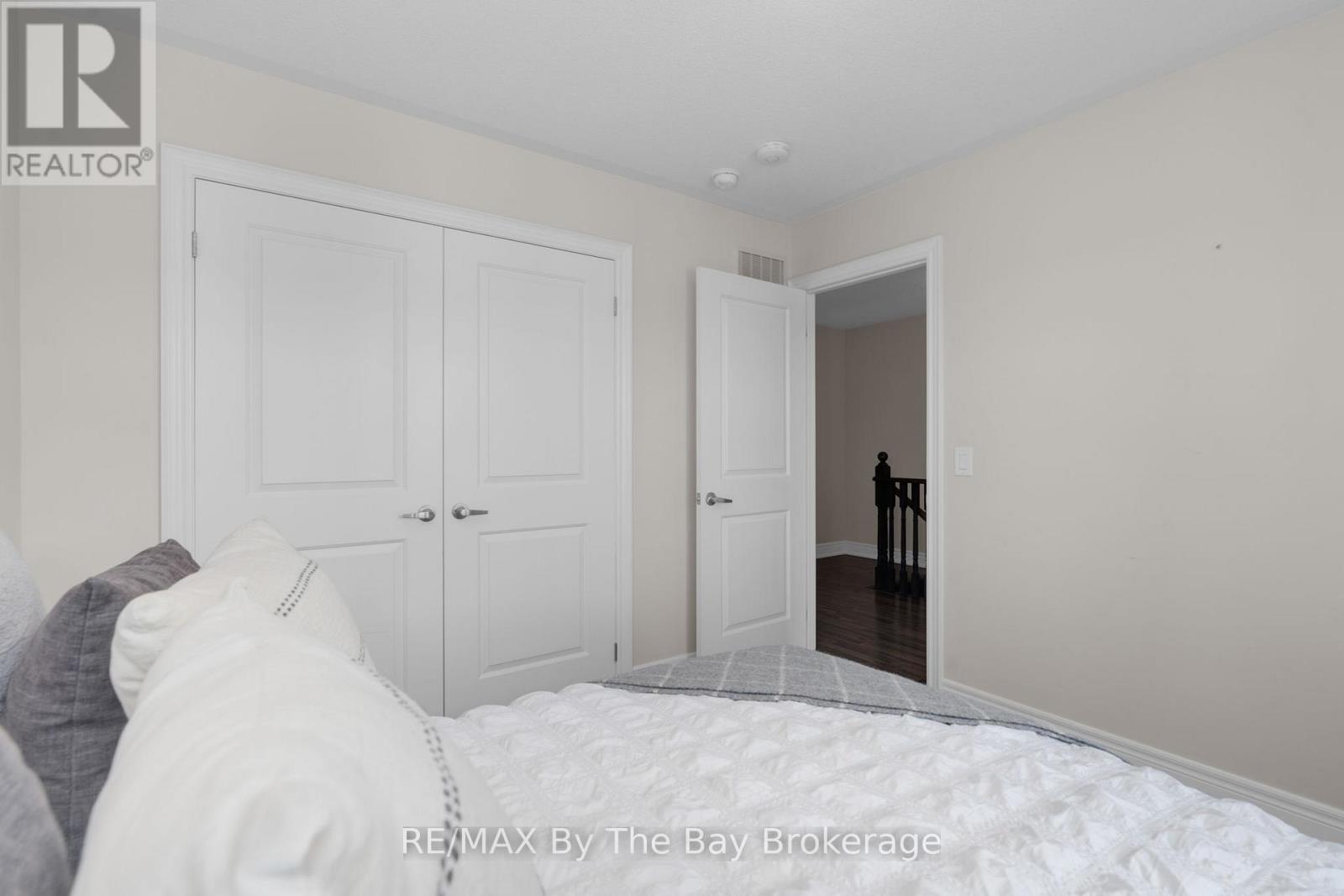 246 Atkinson Street, Clearview, Ontario  L0M 1S0 - Photo 19 - S12093270