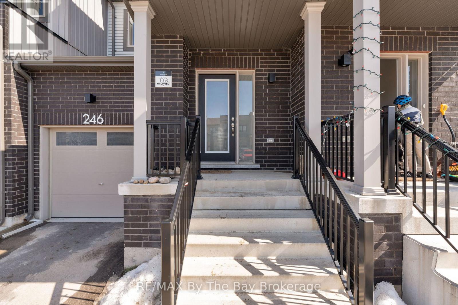 246 Atkinson Street, Clearview, Ontario  L0M 1S0 - Photo 2 - S12093270