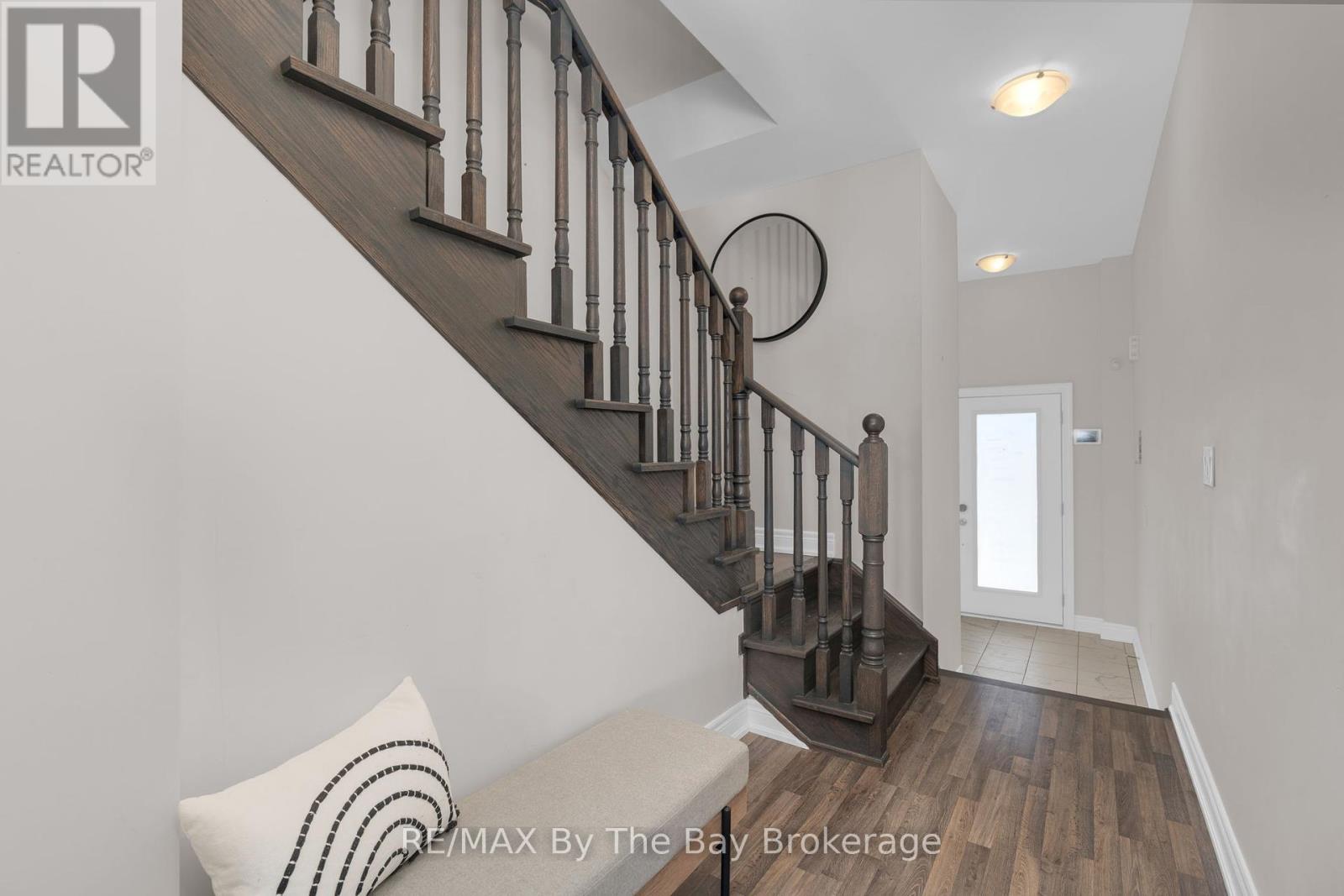 246 Atkinson Street, Clearview, Ontario  L0M 1S0 - Photo 3 - S12093270