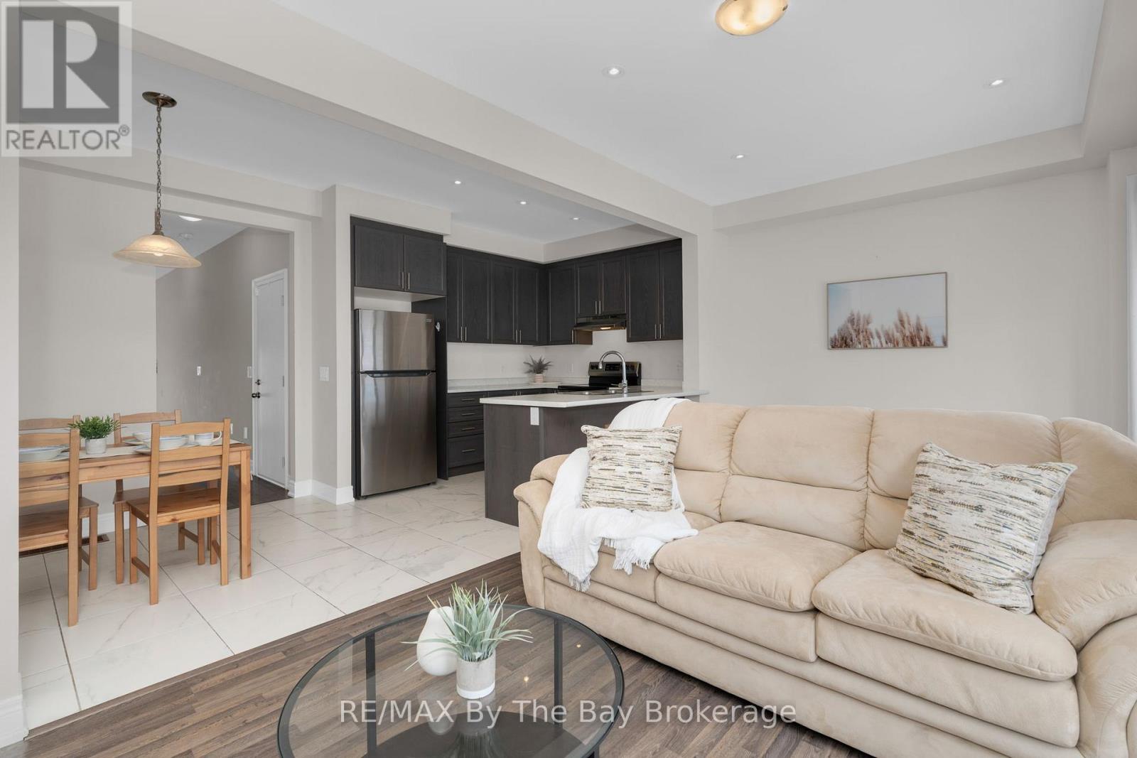 246 Atkinson Street, Clearview, Ontario  L0M 1S0 - Photo 7 - S12093270