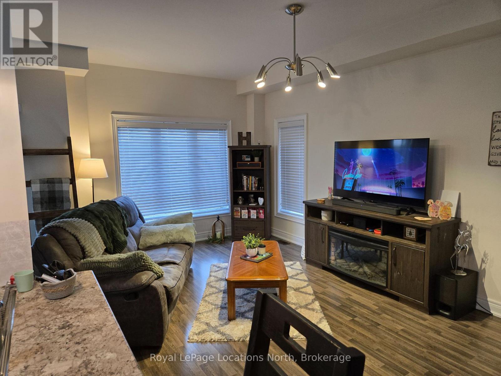 313 Atkinson Street, Clearview, Ontario  L0M 1S0 - Photo 3 - S12093273