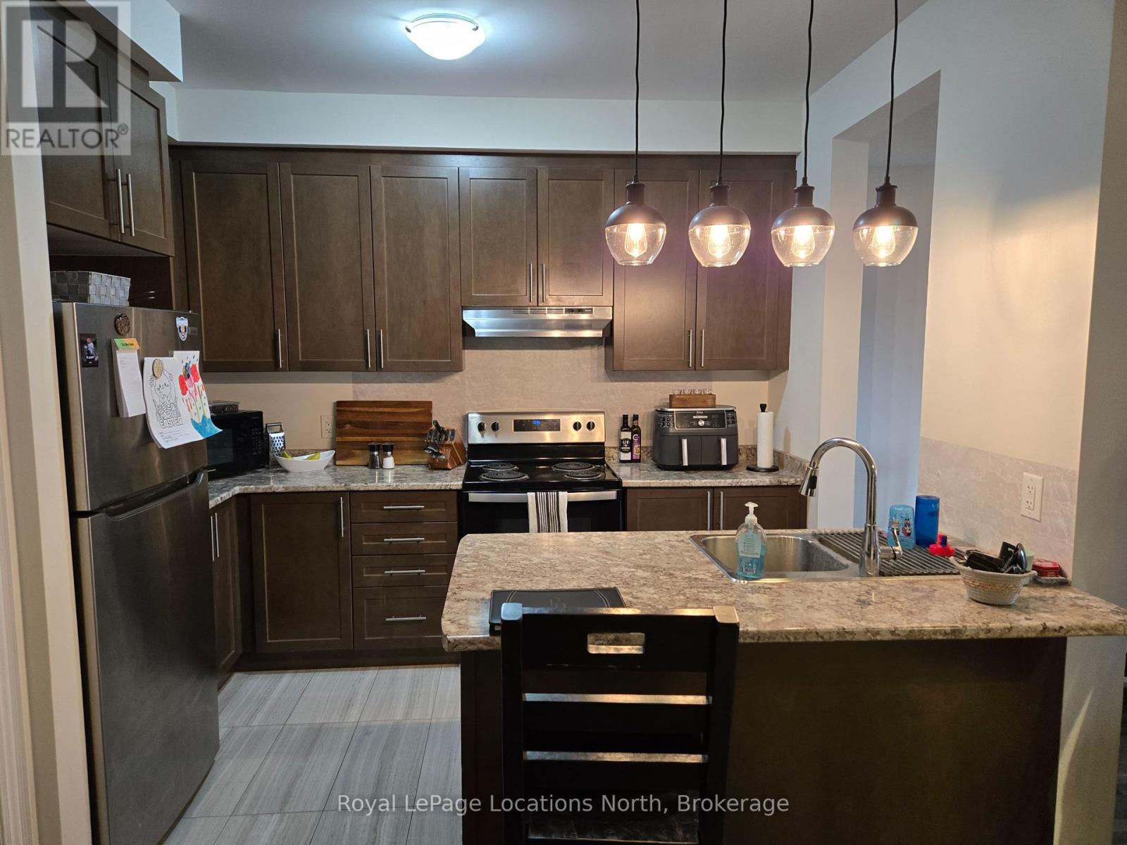313 Atkinson Street, Clearview, Ontario  L0M 1S0 - Photo 4 - S12093273