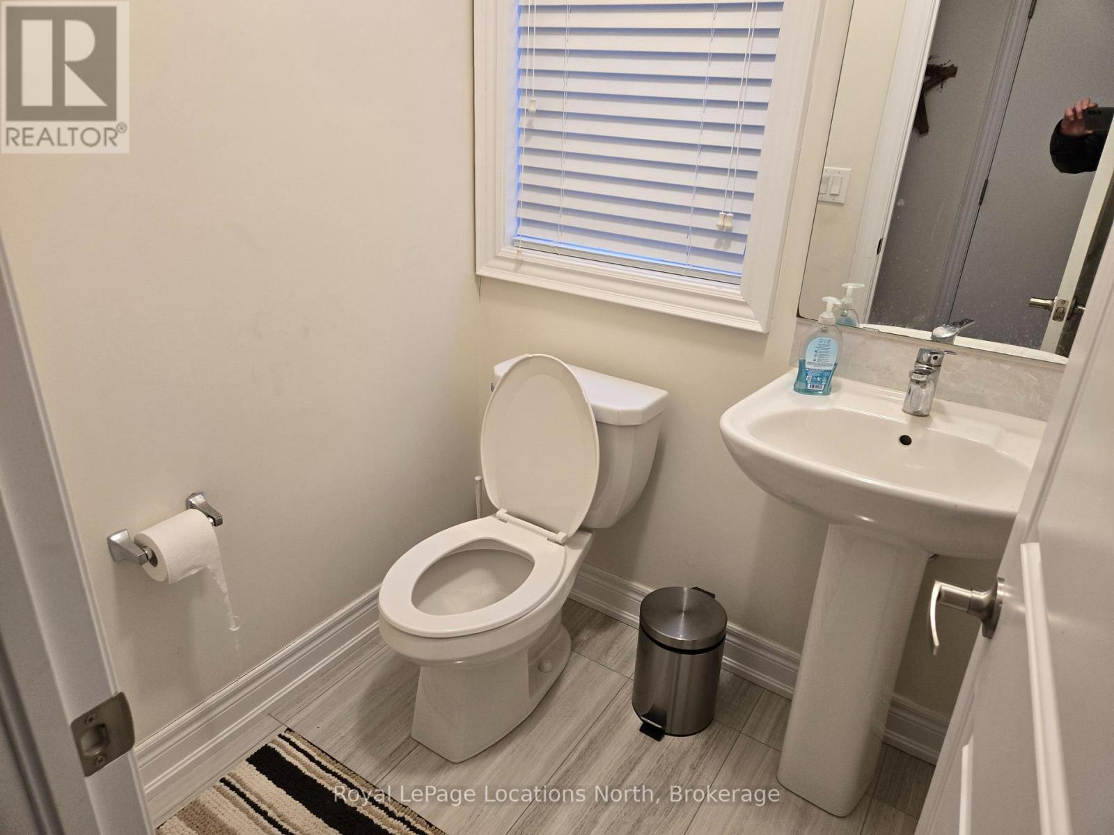 313 Atkinson Street, Clearview, Ontario  L0M 1S0 - Photo 9 - S12093273