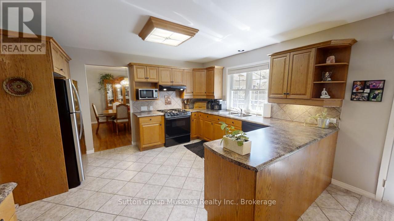 357 Ravenscliffe Road, Huntsville, Ontario  P1H 1L6 - Photo 11 - X12093212