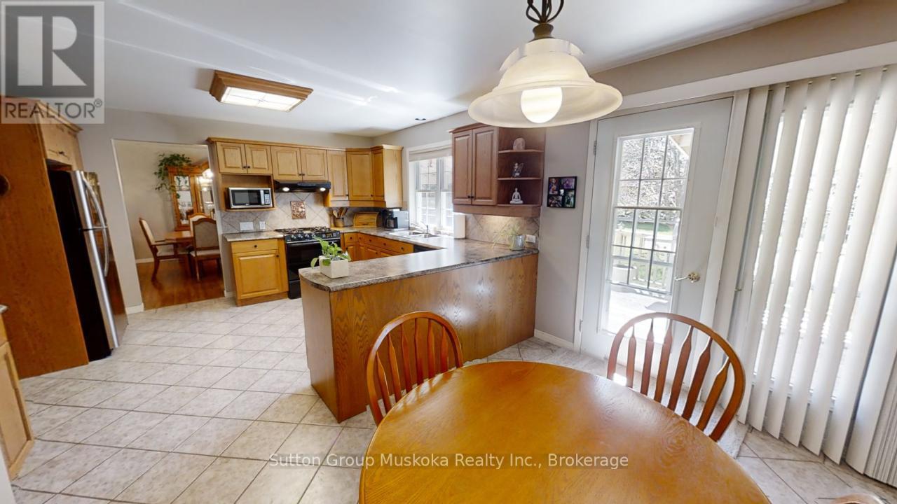 357 Ravenscliffe Road, Huntsville, Ontario  P1H 1L6 - Photo 12 - X12093212
