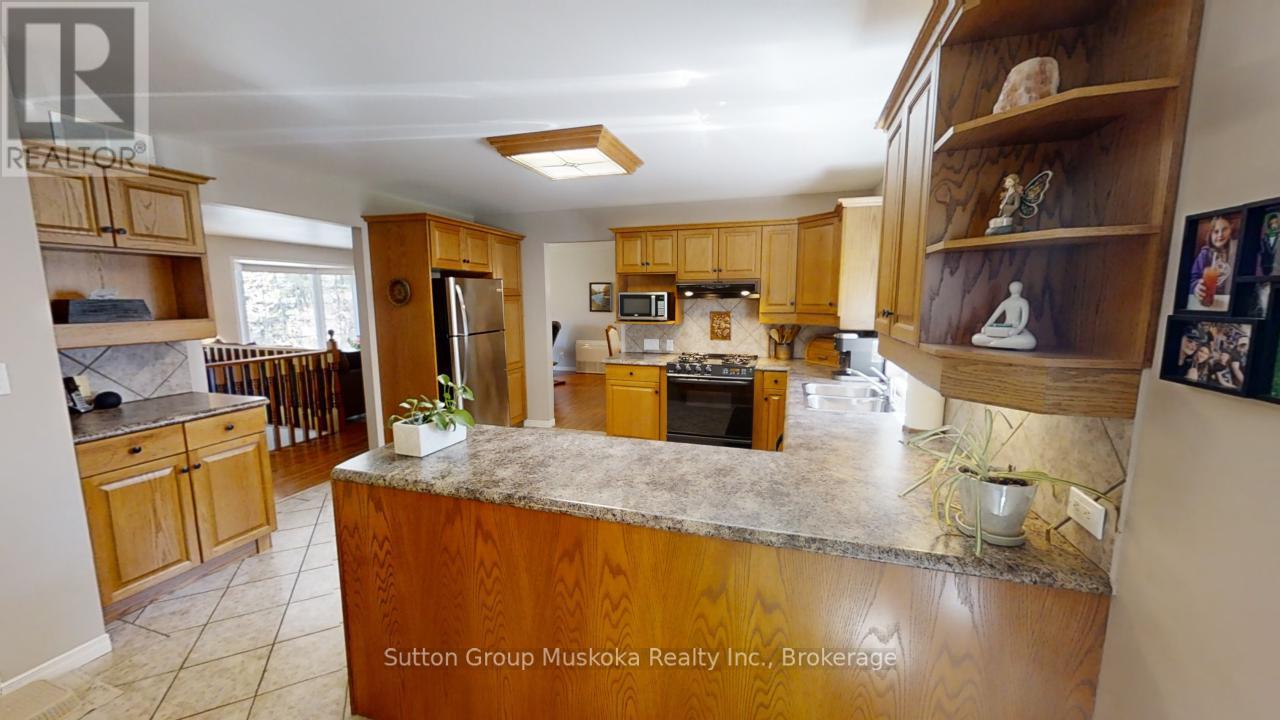 357 Ravenscliffe Road, Huntsville, Ontario  P1H 1L6 - Photo 13 - X12093212