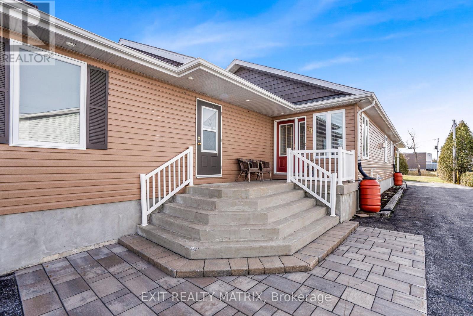 84 Anik Street, North Glengarry, Ontario  K0C 1A0 - Photo 3 - X12093292
