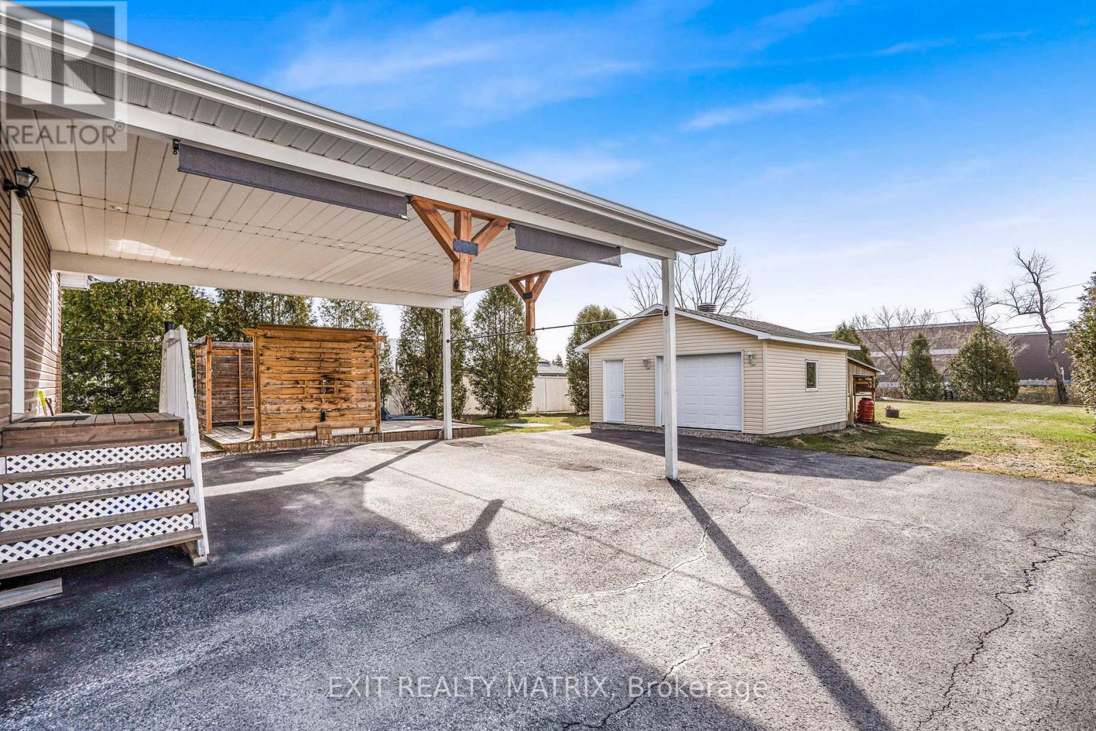 84 Anik Street, North Glengarry, Ontario  K0C 1A0 - Photo 4 - X12093292