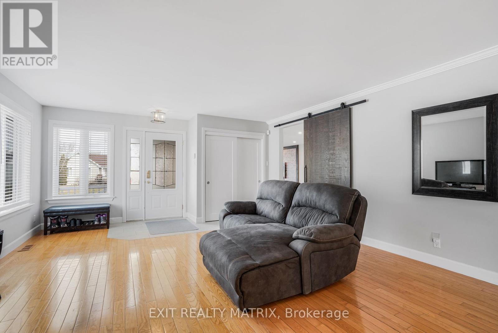 84 Anik Street, North Glengarry, Ontario  K0C 1A0 - Photo 7 - X12093292