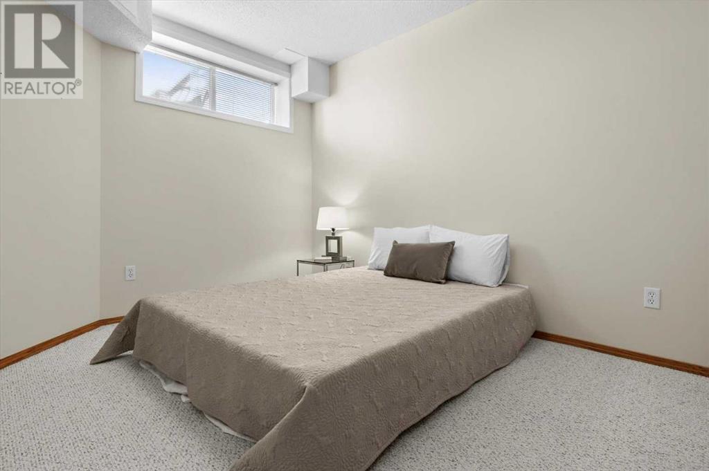 1005 Sierra Morena Park Sw, Calgary, Alberta  T3H 3N9 - Photo 29 - A2211771