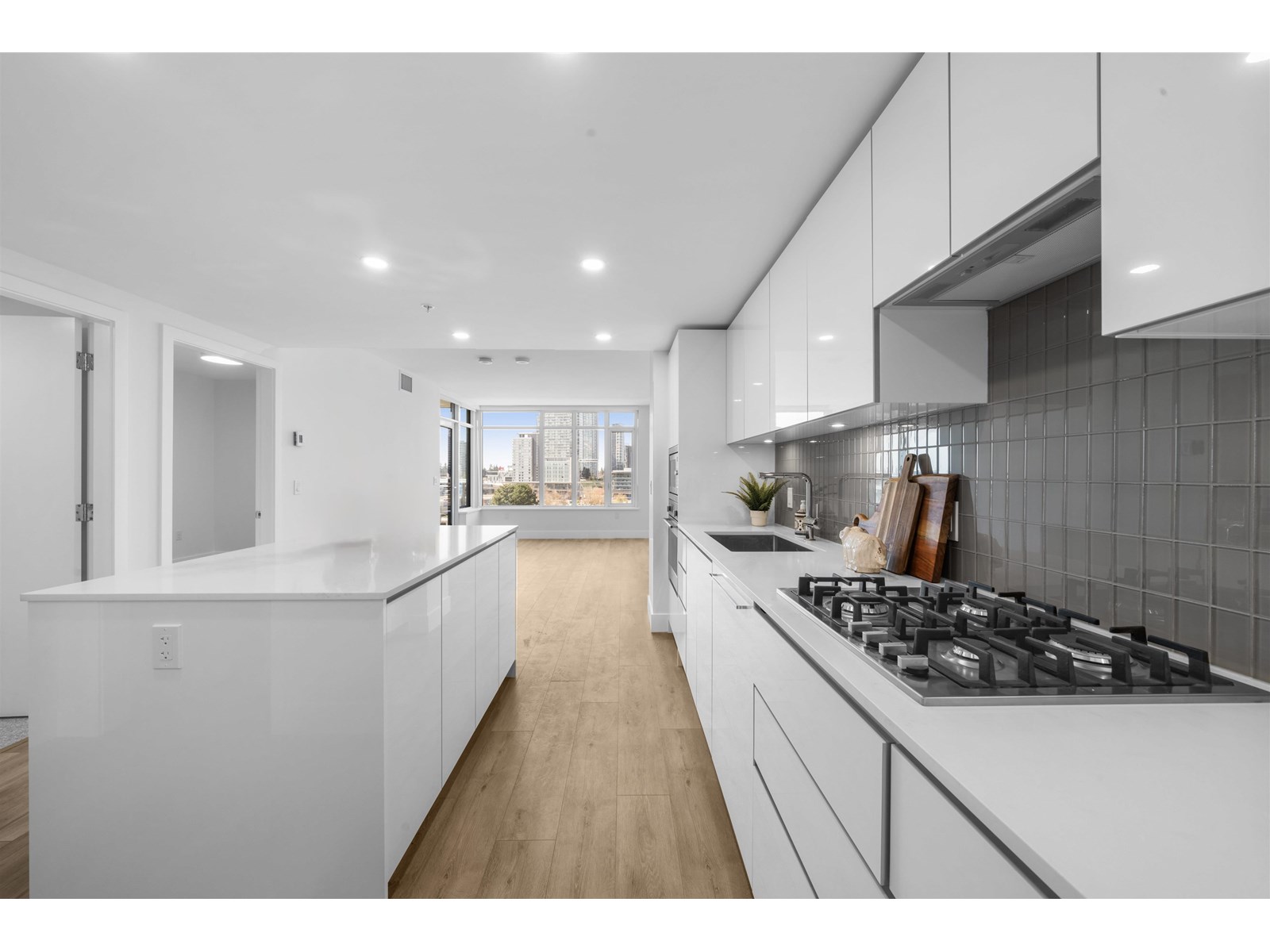 506 10428 Whalley Boulevard, Surrey, British Columbia  V3T 0W2 - Photo 8 - R2992070
