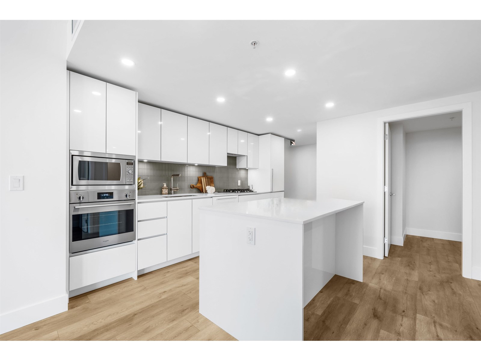 506 10428 Whalley Boulevard, Surrey, British Columbia  V3T 0W2 - Photo 9 - R2992070